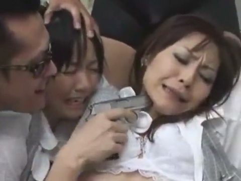 หนังโป้av โจรหื่นปล้นธนาคารเห็นพนักงานสาวสวย ใช้ปืนขู่จับเย็ดเรียงตัว กดหัวโม๊ควยรุมโทรมจนน้ำแตกทุกคน