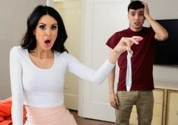 หนังxยุโรปแม่สอนลูกเย็ด เจอถุงยางใช้แล้วในห้องนอนลูกชาย แม่เลยต้องยอมพลีกายให้ลูกเย็ด