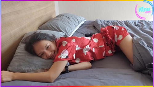 น้องฝน vk ตื่นนอนมาโดนผัวฝรั่งจับเย็ดต่อเฉย แค่ชุดนอนสีแดงมีลายก็เซ็กซี่ เจอจับแก้ผ้าอมควย เสียบสดซฮยหีร้องครางลั่นห้องนอน